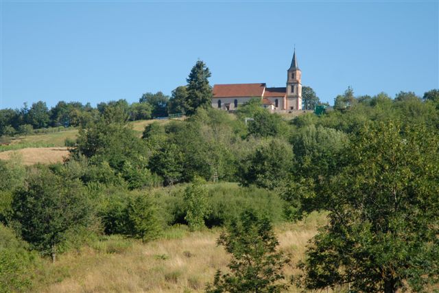 l'église St-Gilles, juste au-dessus des villages de St-Pierre-Bois et Thanvillé